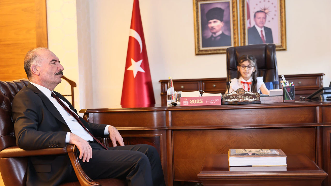 Vali Koltuğuna Oturdu, Üç Talimat Birden Verdi
