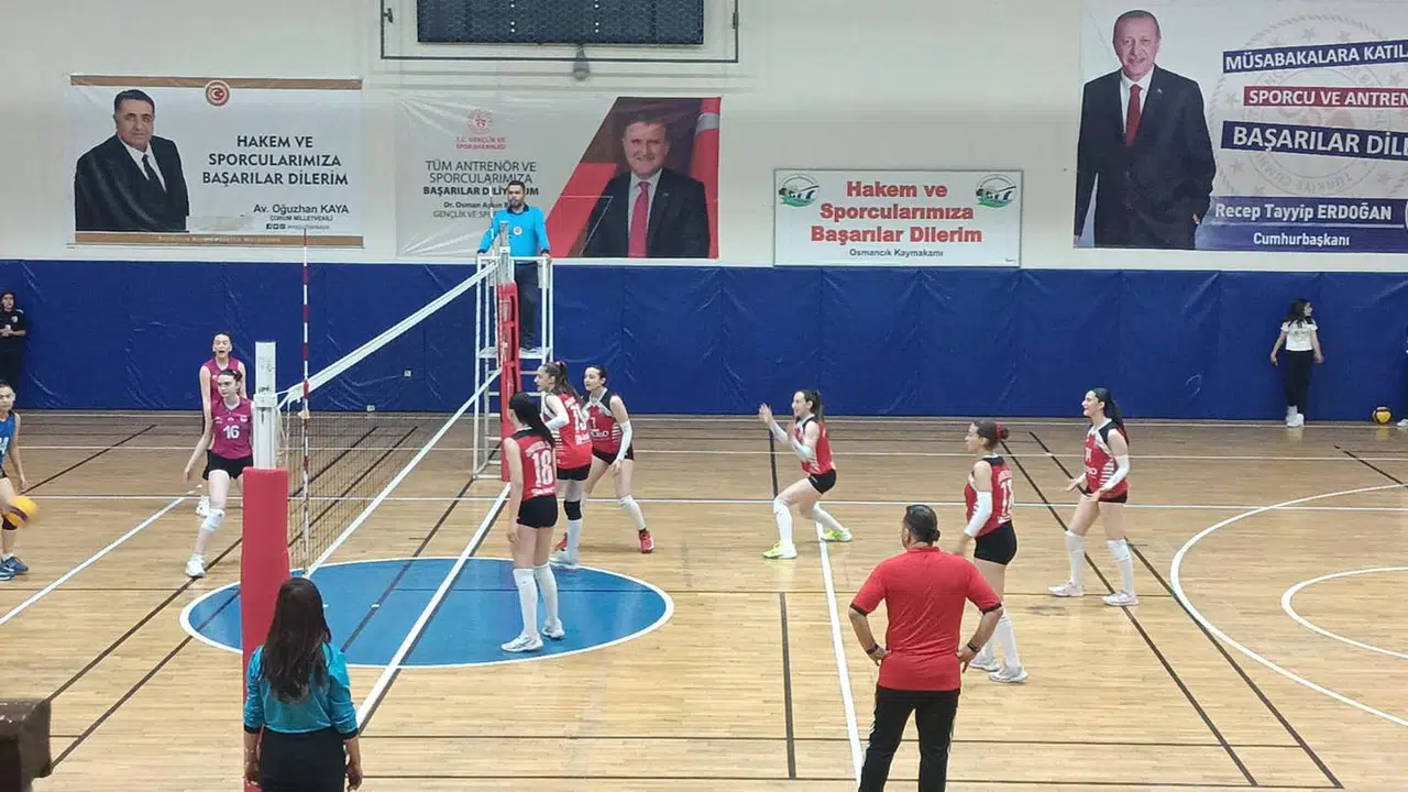 Yıldız Kızlar Voleybolda İlk Gün Geride Kaldı