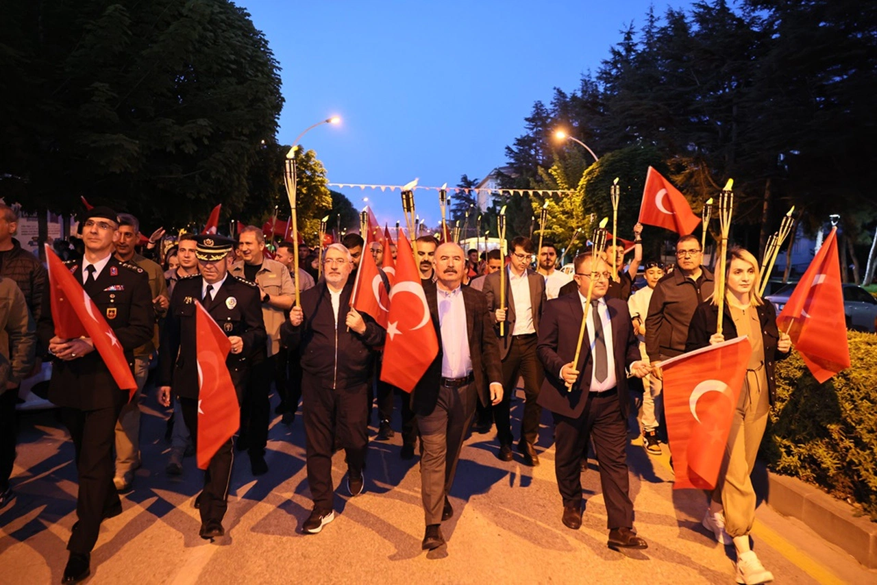 19 Mayıs Ruhu, Fener Alayıyla Yaşatıldı