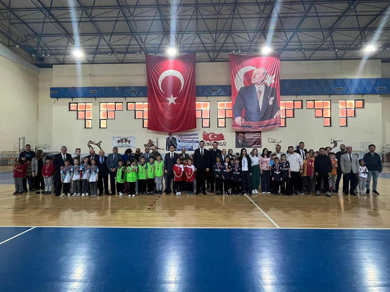 430 Çocuk, Dereceye Girmek İçin Yarıştı