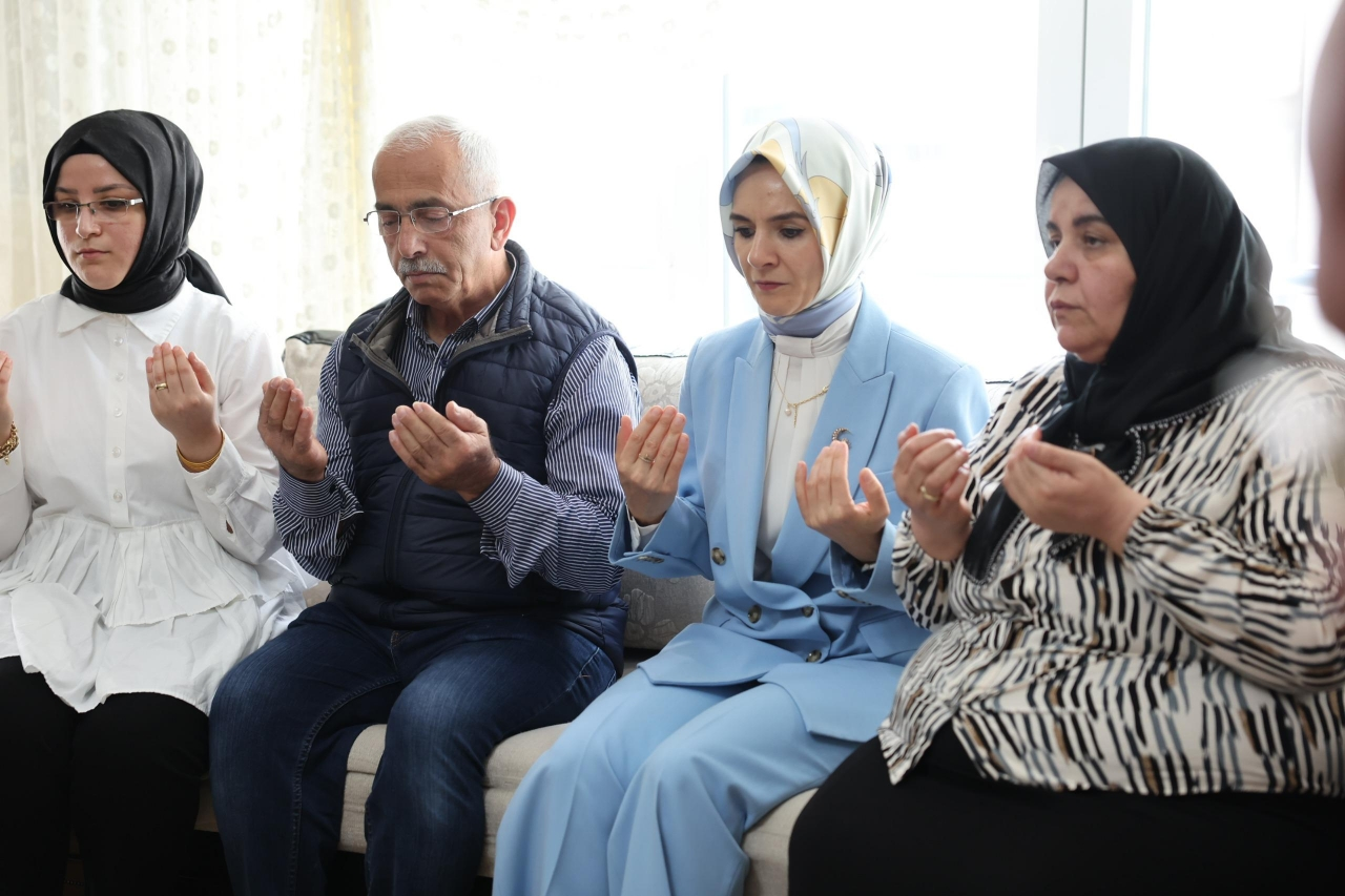 Aile ve Sosyal Hizmetler Bakanı Göktaş, Samsun'da şehit ailesini ziyaret etti