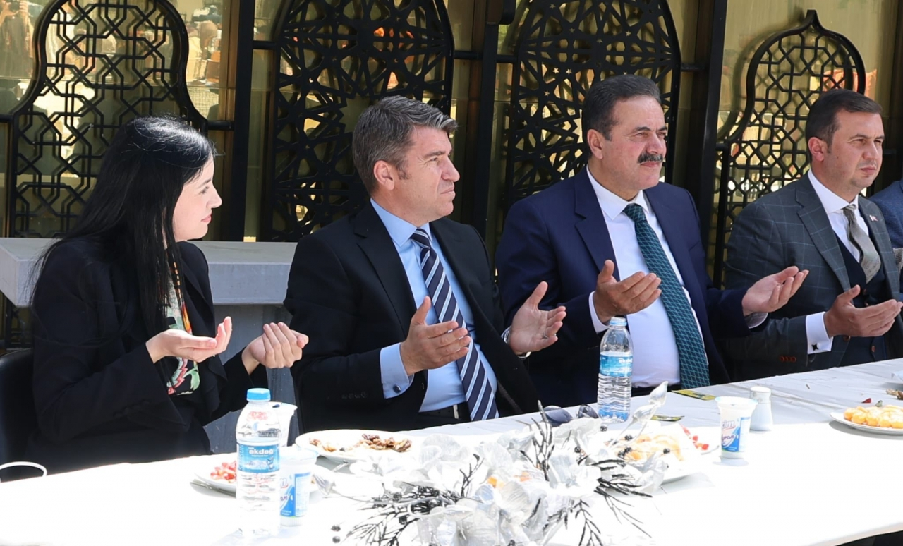 Amasya Valisi Bakan, Hamamözü ilçesinde yağmur duasına katıldı