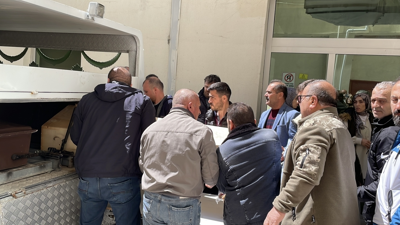 Amasya'da annesini bıçaklayarak öldüren zanlı adliyeye sevk edildi