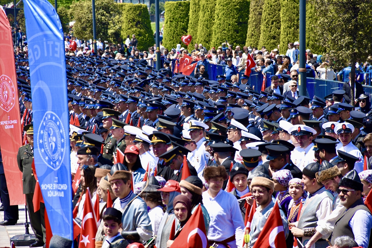Atatürk'ü temsil eden bayrak Samsun'da karaya çıkarıldı (2)