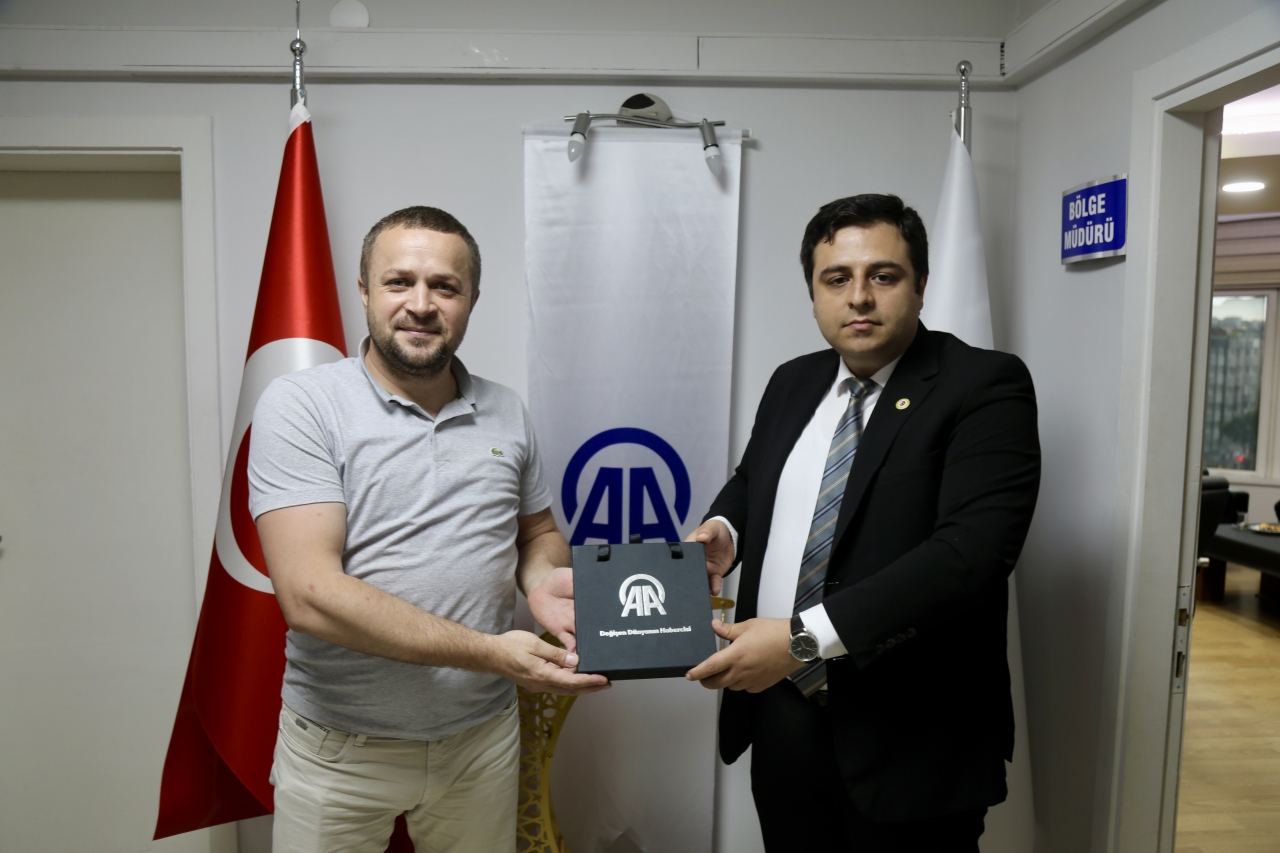 Ayvacık Kaymakamı Mehmet Emre Yıldız'dan AA Bölge Müdürü Demir'e ziyaret