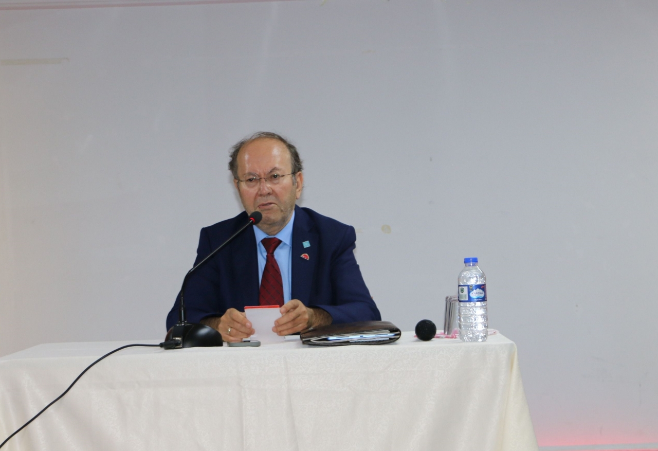 Gazeteci yazar Yusuf Kaplan, Of'ta öğrencilerle buluştu