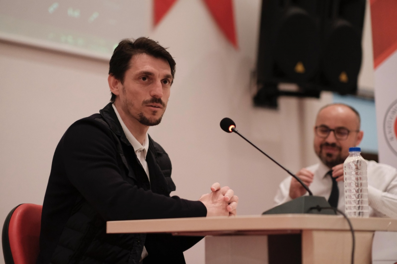 GMG Kastamonuspor Teknik Direktörü Ergin Keleş üniversitelilerle buluştu