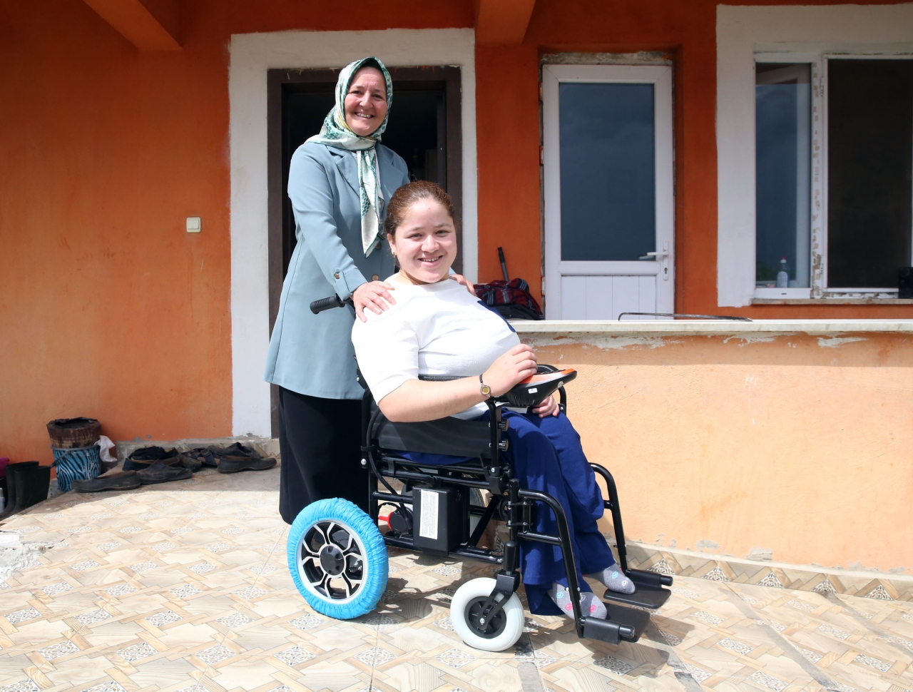 Gönüllü yaptığı işlerle özel gereksinimli bireylerin "en özel" annesi oldu