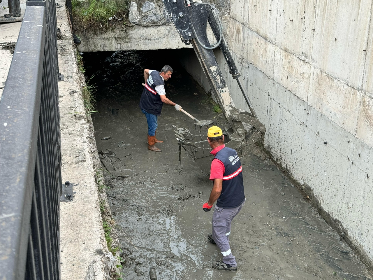 Karabük'te dere yataklarında temizlik çalışması yapıldı