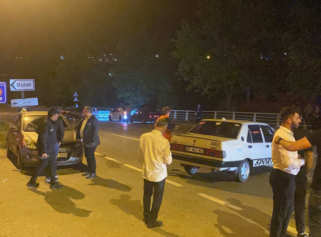 Karabük'te iki otomobilin çarpıştığı kazada 4 kişi yaralandı