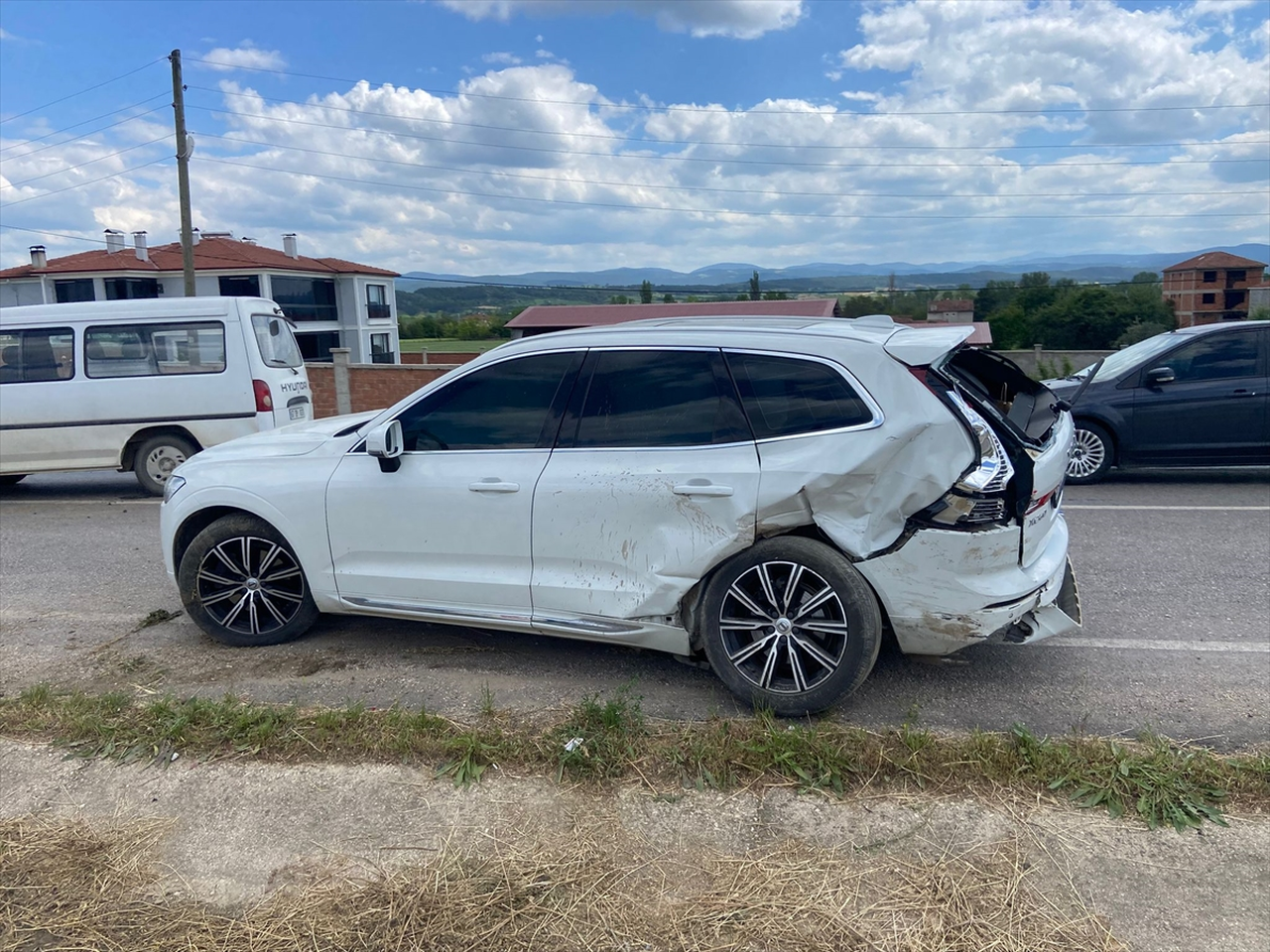 Kastamonu'da ambulansla cipin çarpıştığı kazada 4 kişi yaralandı