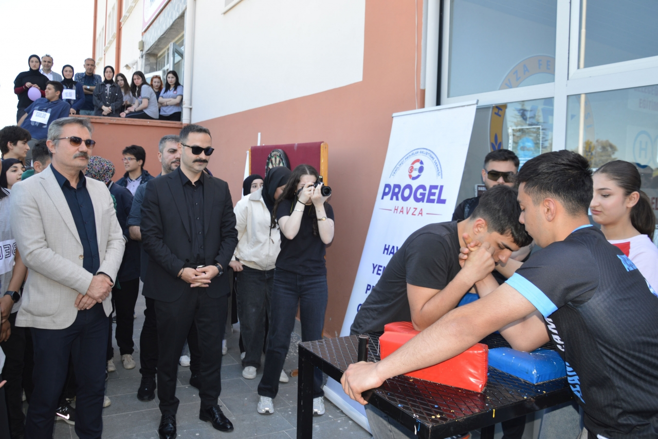Kaymakam Ayvat öğrencilerle Hıdırellez'i kutladı