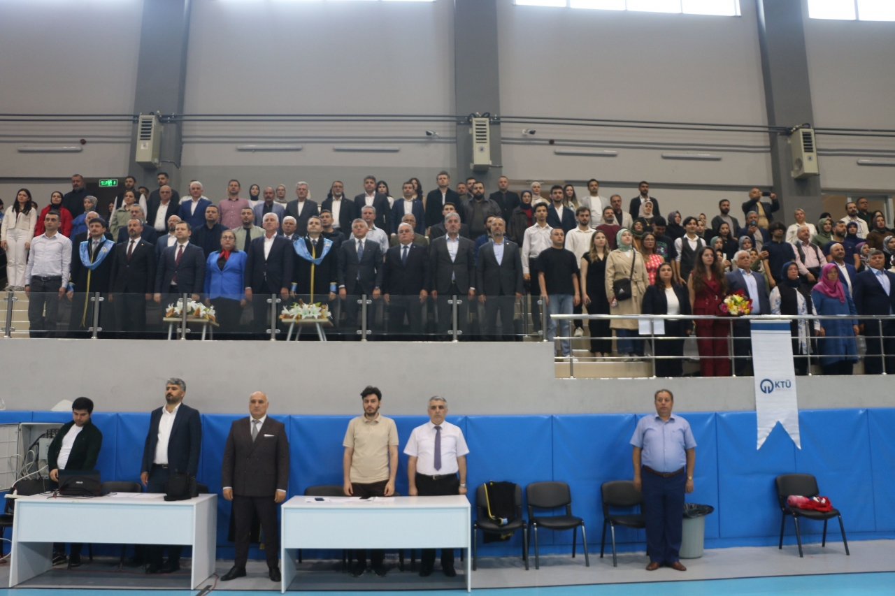 KTÜ Of Teknoloji Fakültesi'nde mezuniyet töreni yapıldı