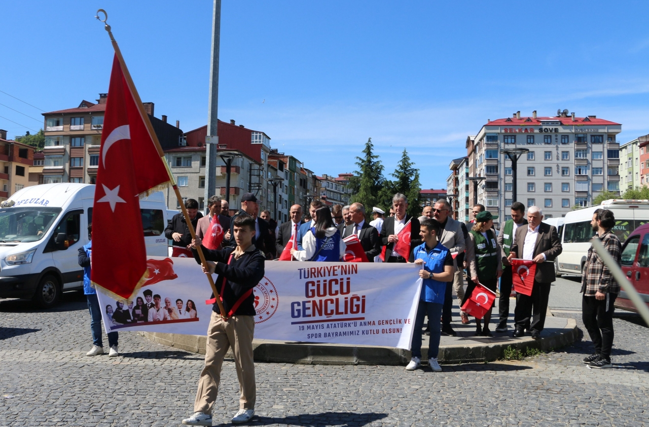 Of'ta Gençlik Yürüyüşü düzenlendi