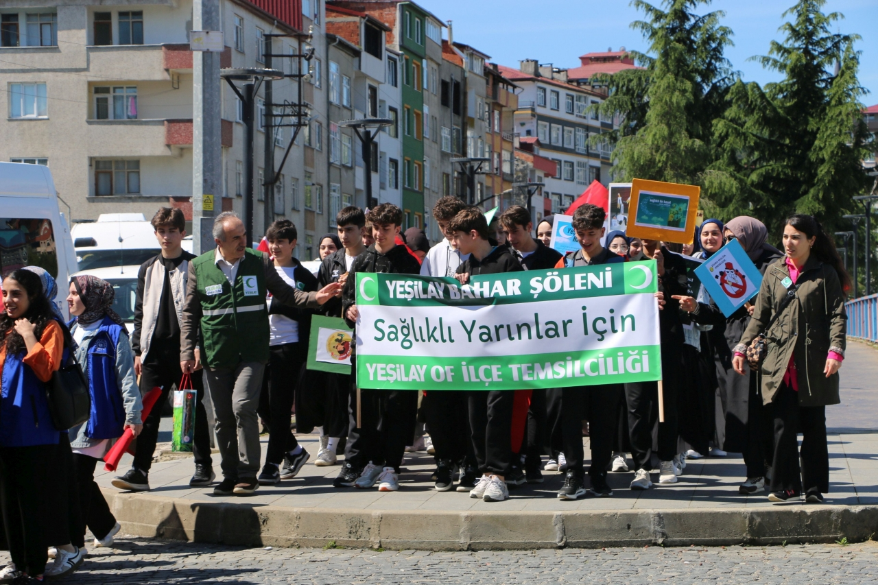 Of'ta Yeşilay Bahar Şöleni düzenlendi