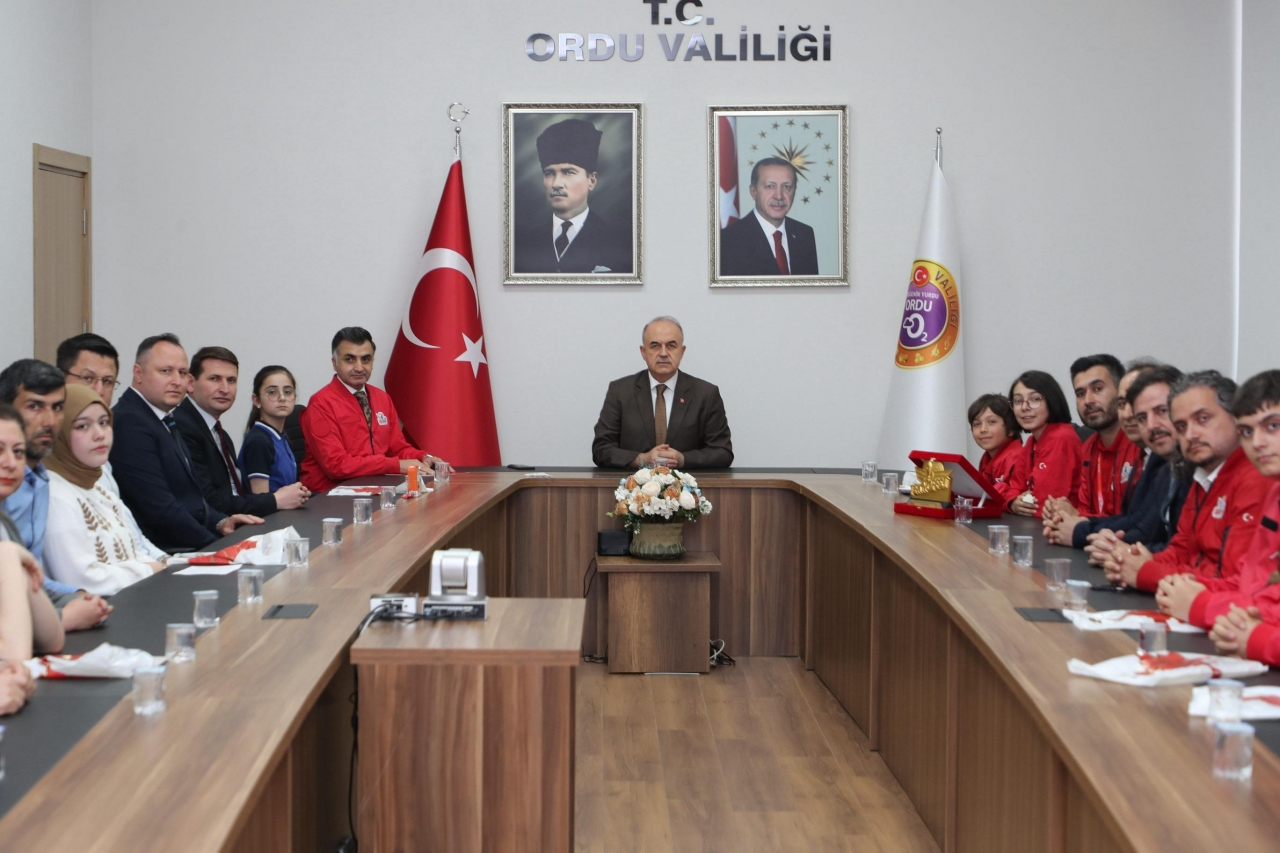Ordu Valisi Erol, TEKNOFEST'te dereceye giren öğrencileri kutladı