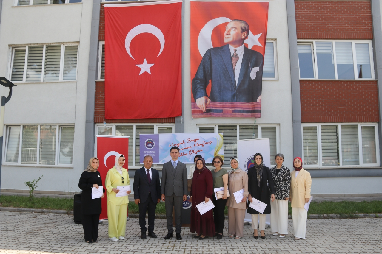 Taşova Halk Eğitimi Merkezinin yıl sonu sergisi açıldı