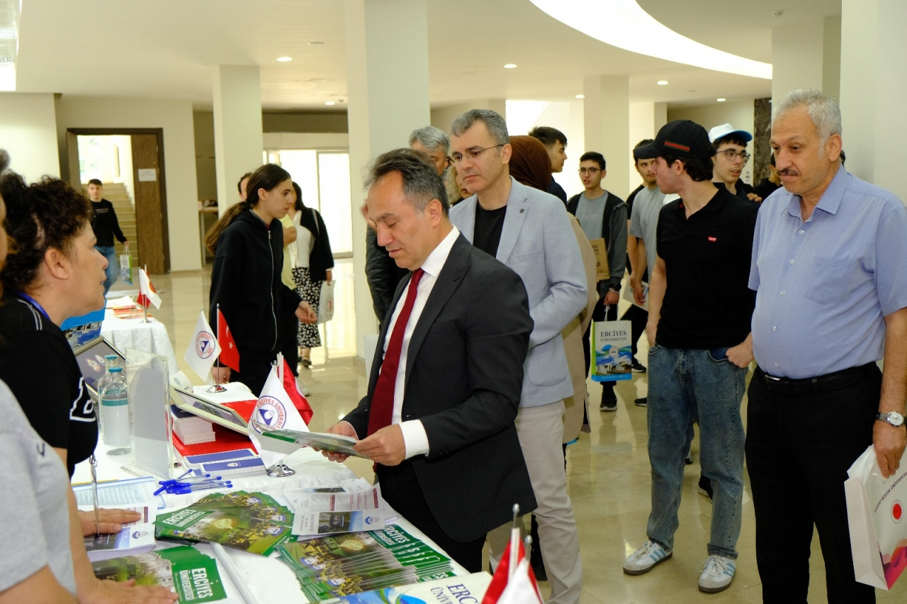TOGÜ'de Üniversite Tanıtım Fuarı düzenlendi