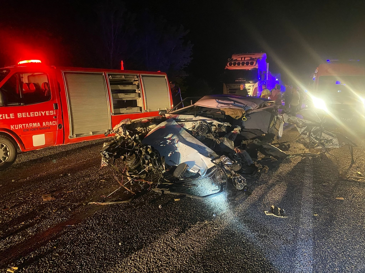 Tokat'ta iki otomobilin çarpıştığı kazada 1 kişi öldü, 2 kişi yaralandı