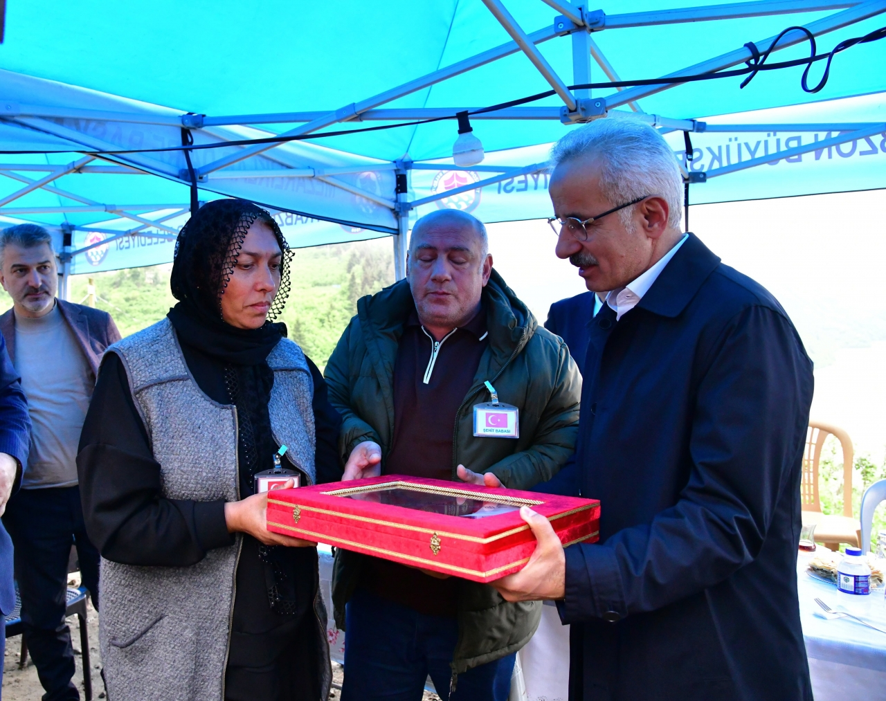 Ulaştırma ve Altyapı Bakanı Uraloğlu'ndan Trabzon'da şehit Berat Mecit Day'ın ailesine ziyaret