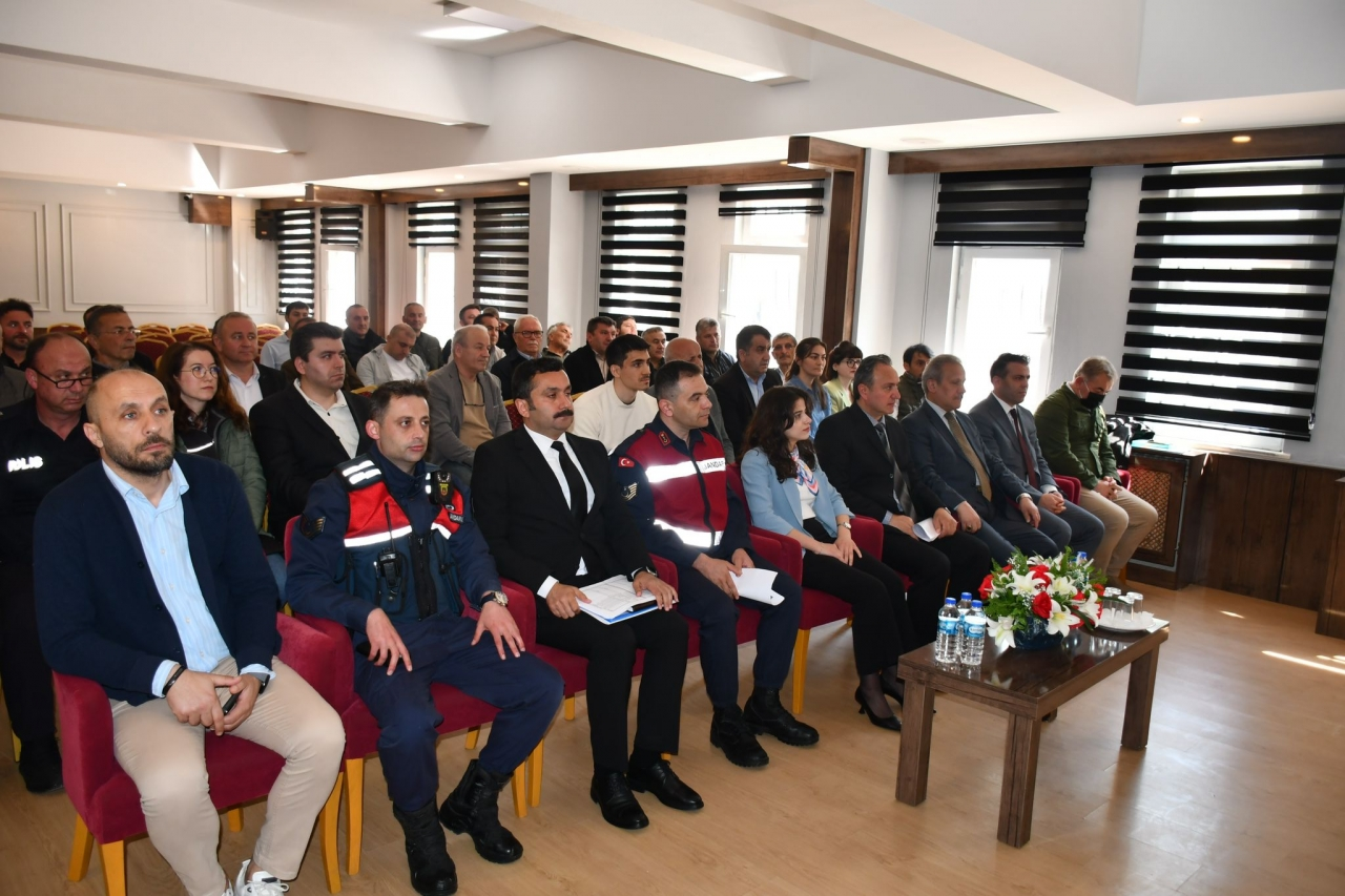 Yağlıdere'de muhtarlara eğitim verildi