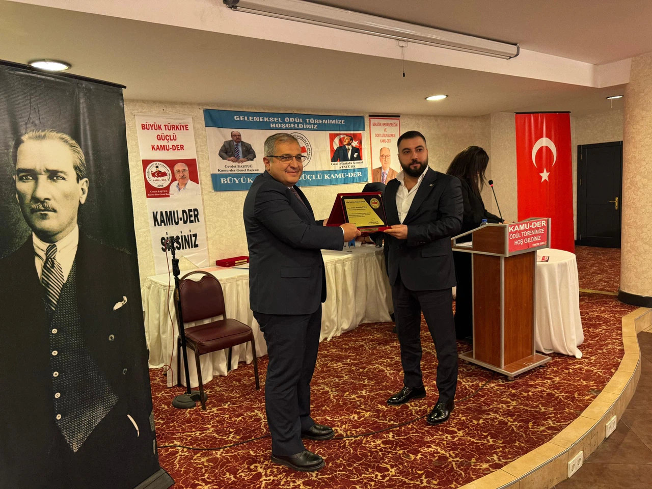 Başkan Ünlü’ye ‘Yılın İlçe Başkanı Ödülü’ Verildi