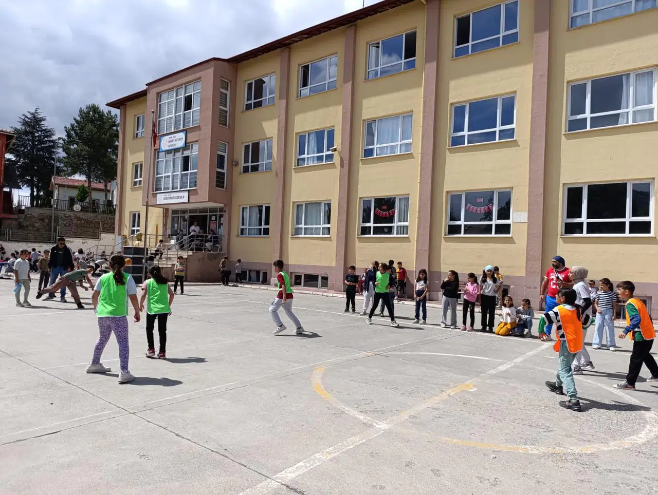 Çocuk Oyunları Şenlikleri Devam Ediyor