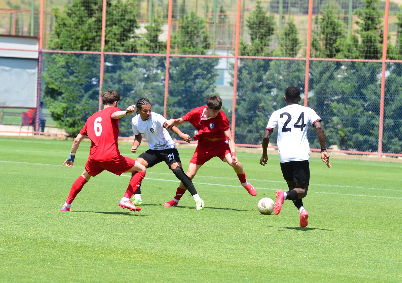Çorumlu Gençler İzmir’de Son Maçına Çıktı