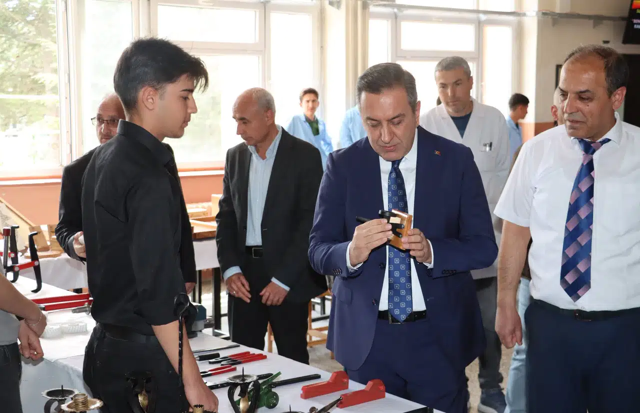 Dere, Kariyer Gününde Gençlerle Buluştu