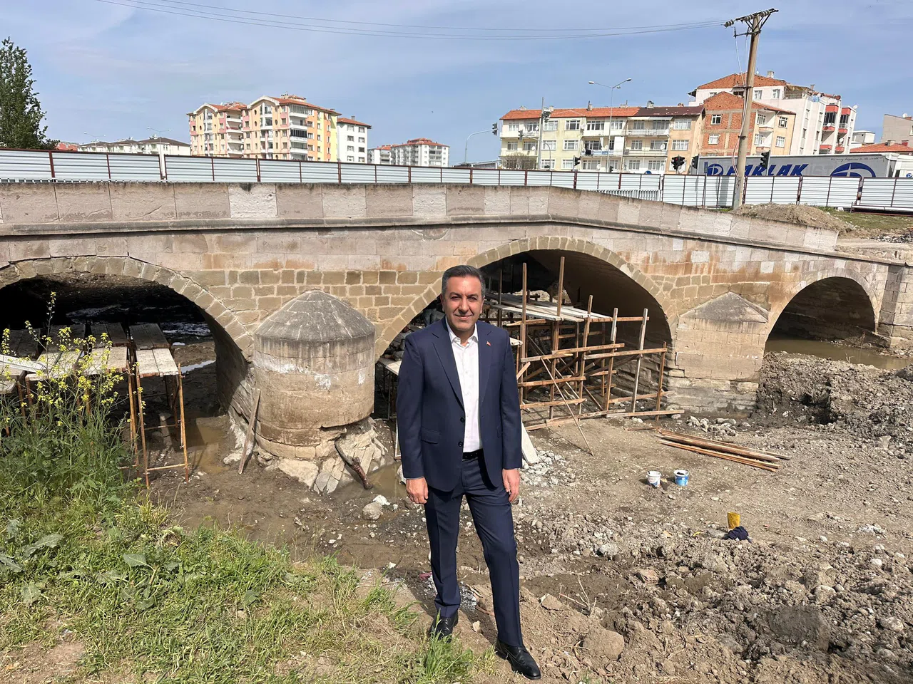 Dere, Taş Köprüdeki Çalışmaları Yerinde İnceledi