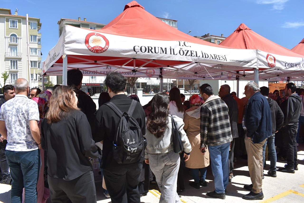 İş Arayanlarla İşverenler Buluşuyor
