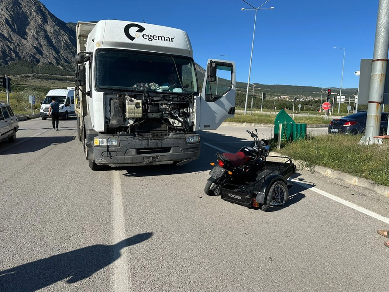 Kamyonla Motosiklet Çarpıştı: 1 Yaralı