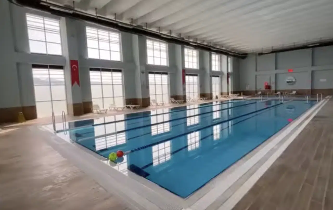 Kapalı Yüzme Havuzu ve Hamam Yeniden Hizmete Giriyor