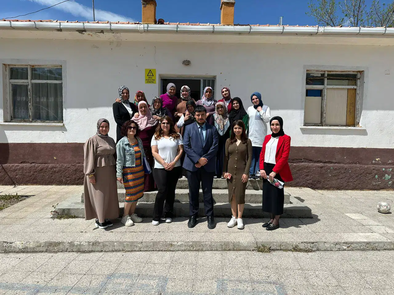 Köprübaşı Köyünde Eğitimi ve Anneler Günü Sürprizi
