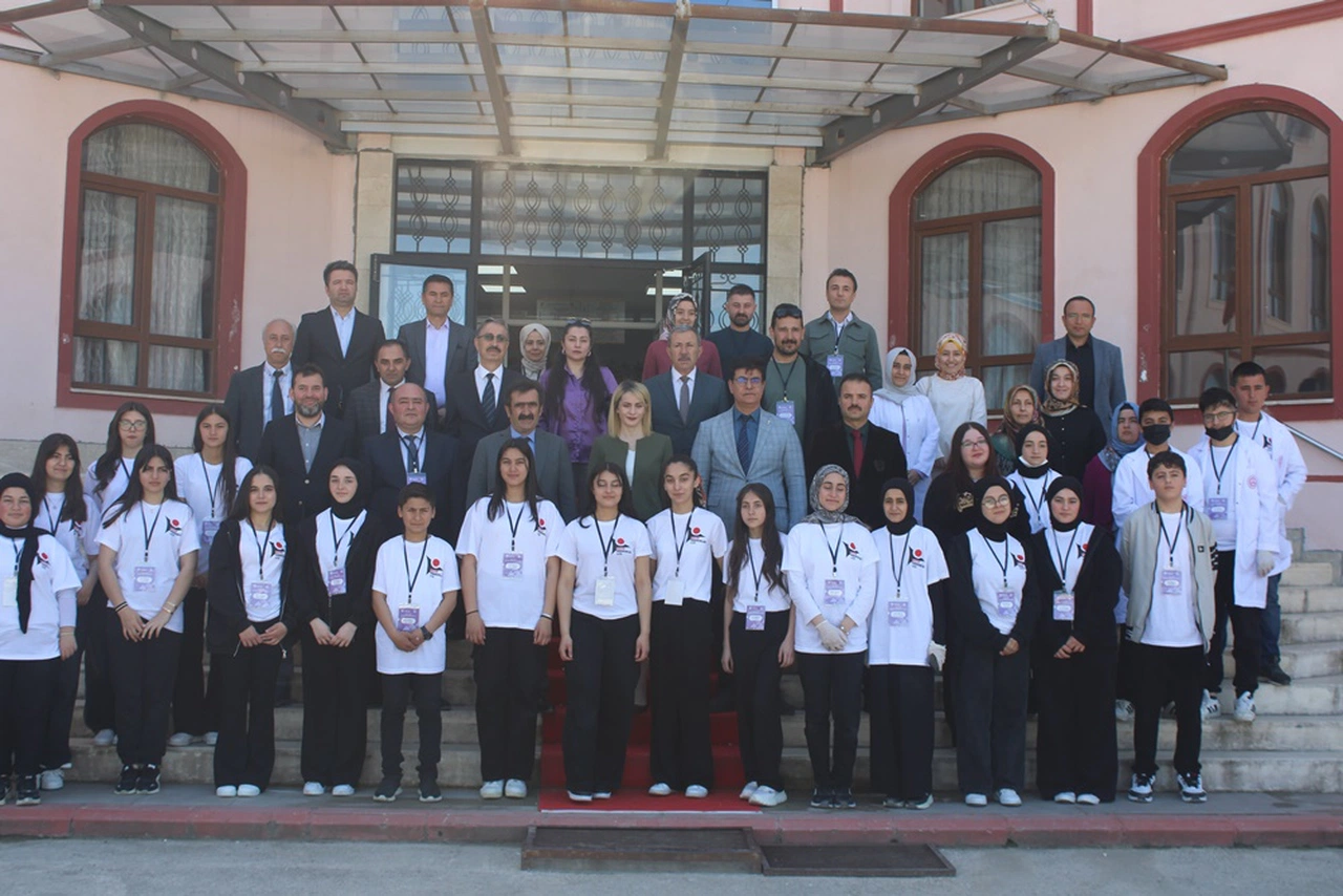 Mecitözü'nde TÜBİTAK 4006 Bilim Fuarı Açıldı