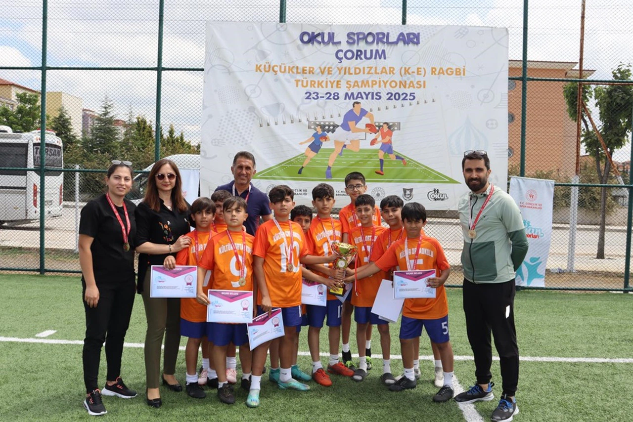 Minikler, Pankartlarla Etkinliği Renklendirdi