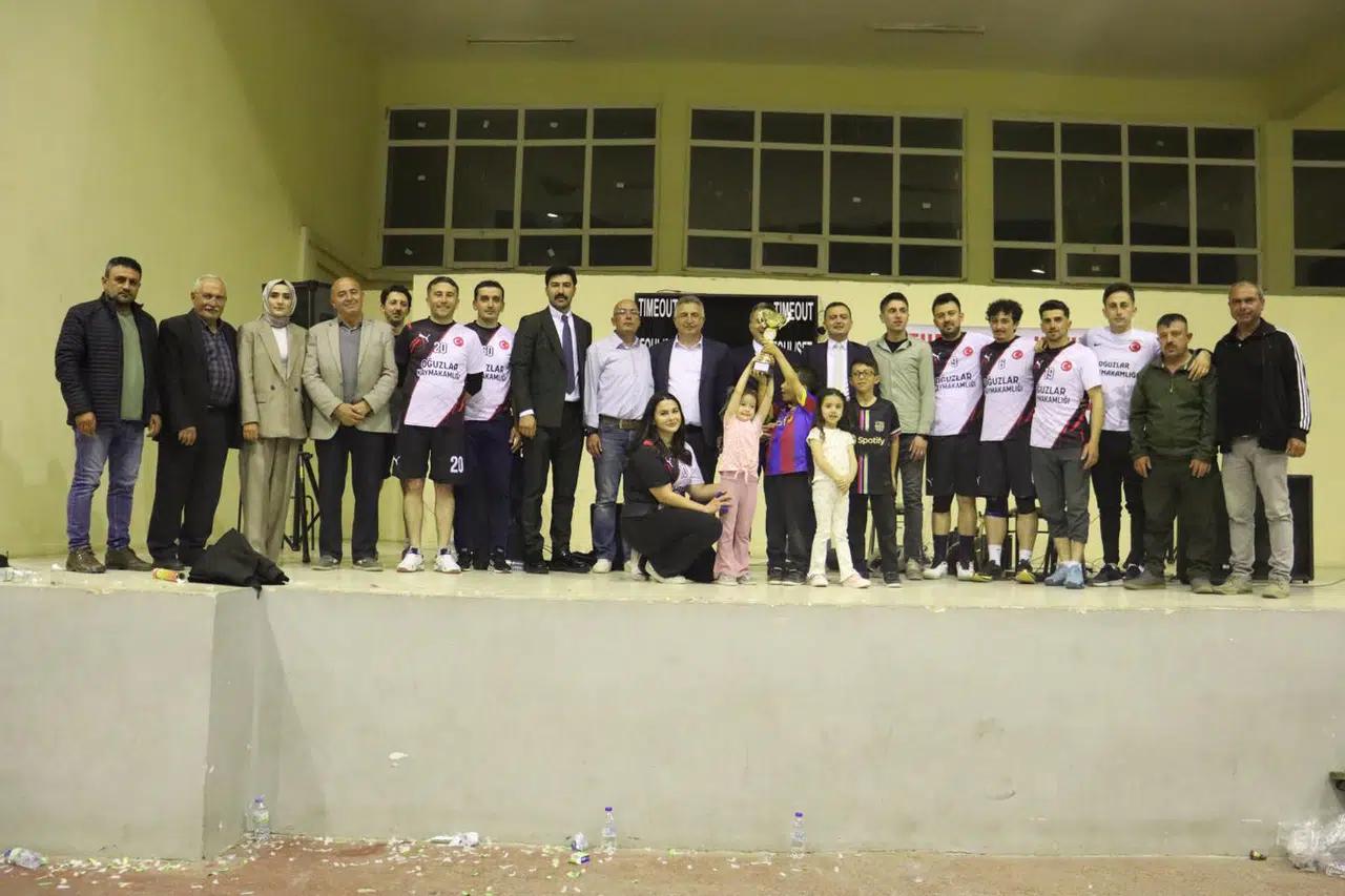 Oğuzlar’da Voleybol Turnuvası Tamamlandı