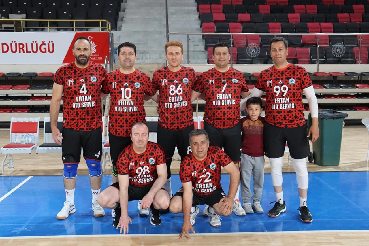 Veteranlar Voleybol Turnuvası Heyecanı Sürüyor
