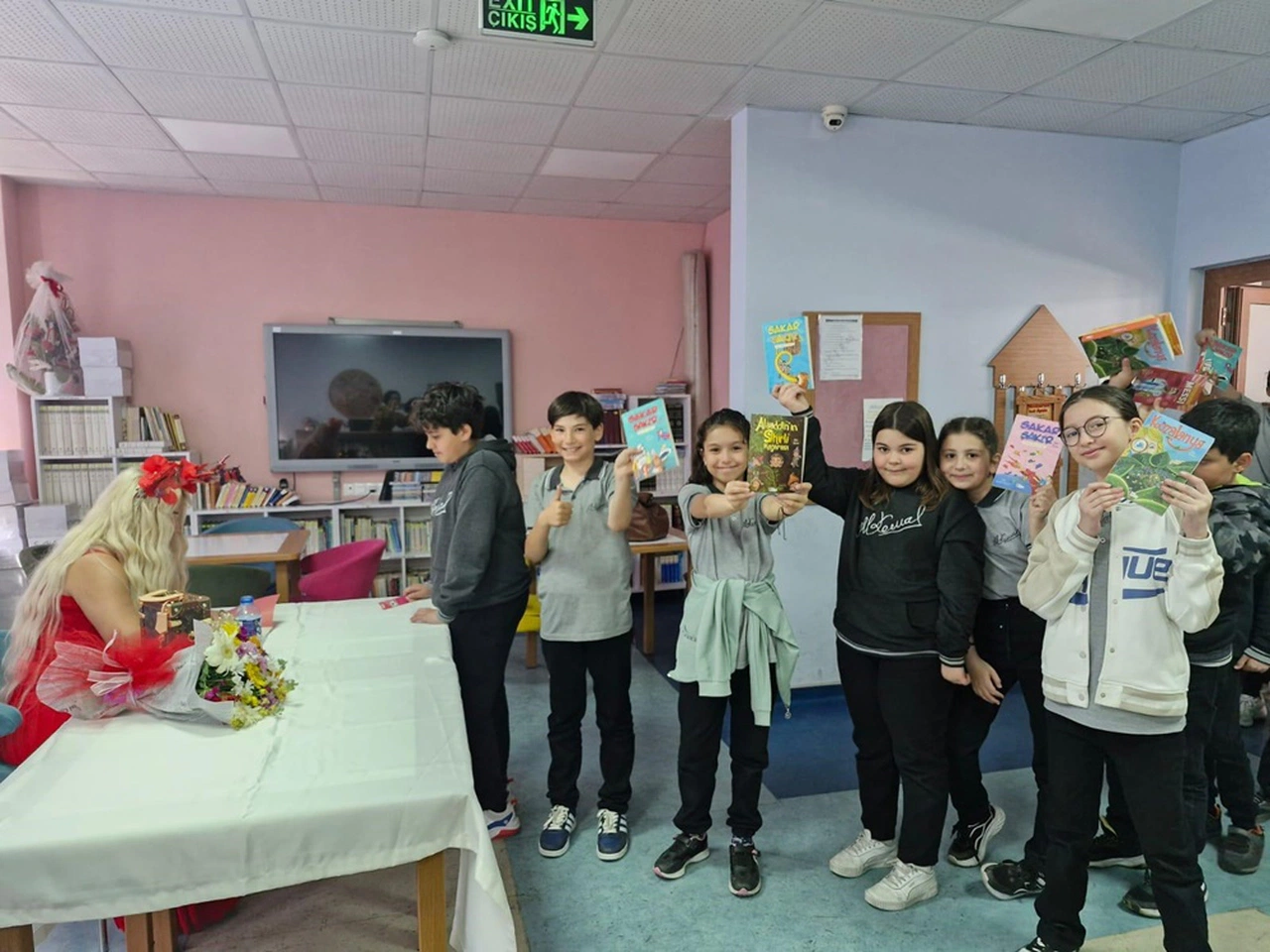 Yazar Sin Eren, Ortaokul Öğrencileriyle Buluştu