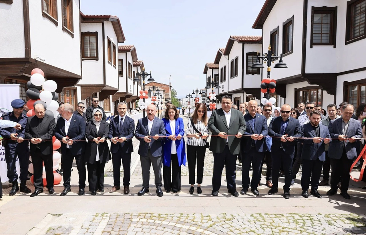 Yıl Boyunca Hazırladıkları Ürünler Satışa Çıkarıldı