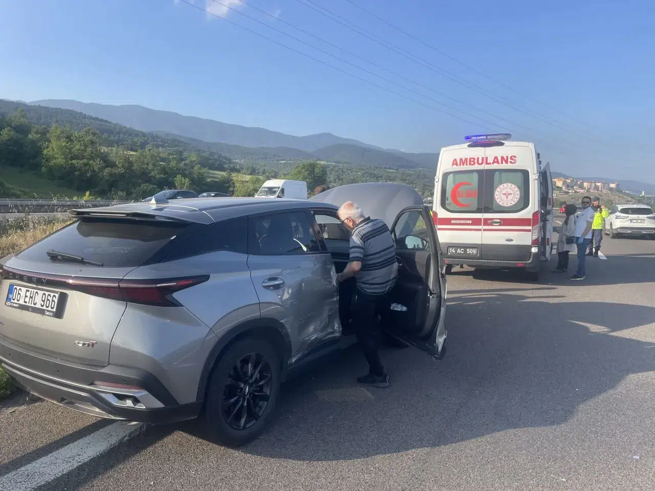 Anadolu Otoyolu'ndaki zincirleme kazada 2 kişi yaralandı