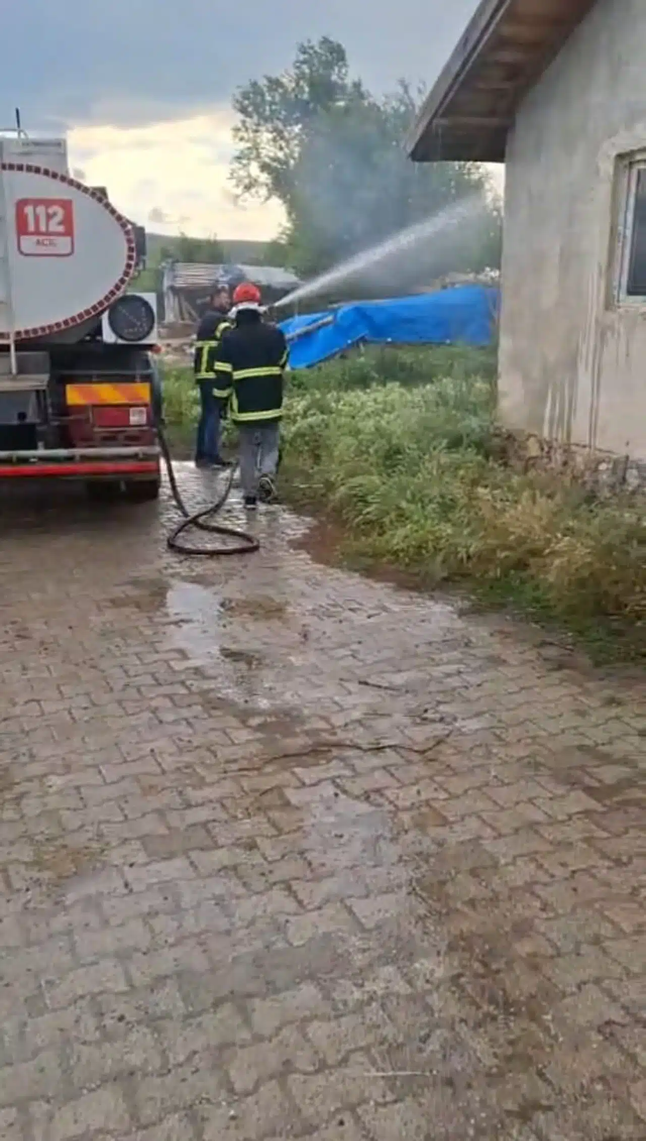 Artova'da köy fırınında çıkan yangında hasar oluştu