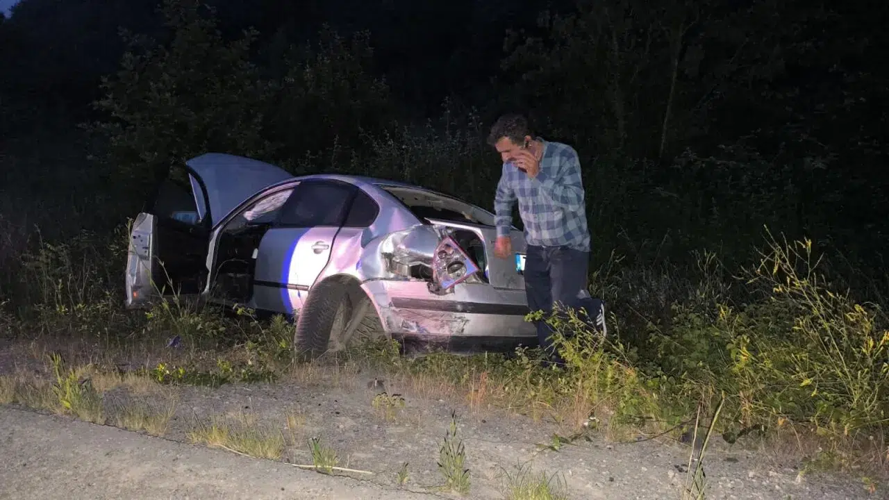 Bartın'da otomobil ile hafif ticari araç çarpıştı,  8 kişi yaralandı