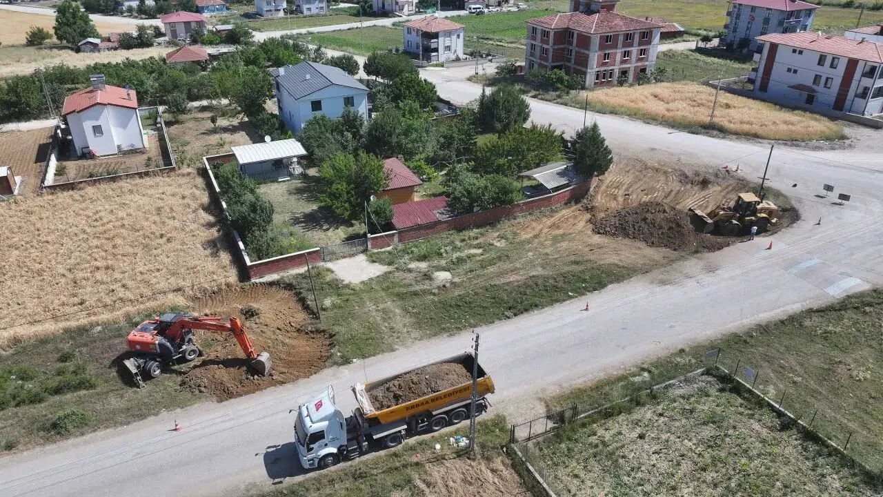 Erbaa'da Osman Gazi Caddesi'nde düzenleme çalışması başlatıldı