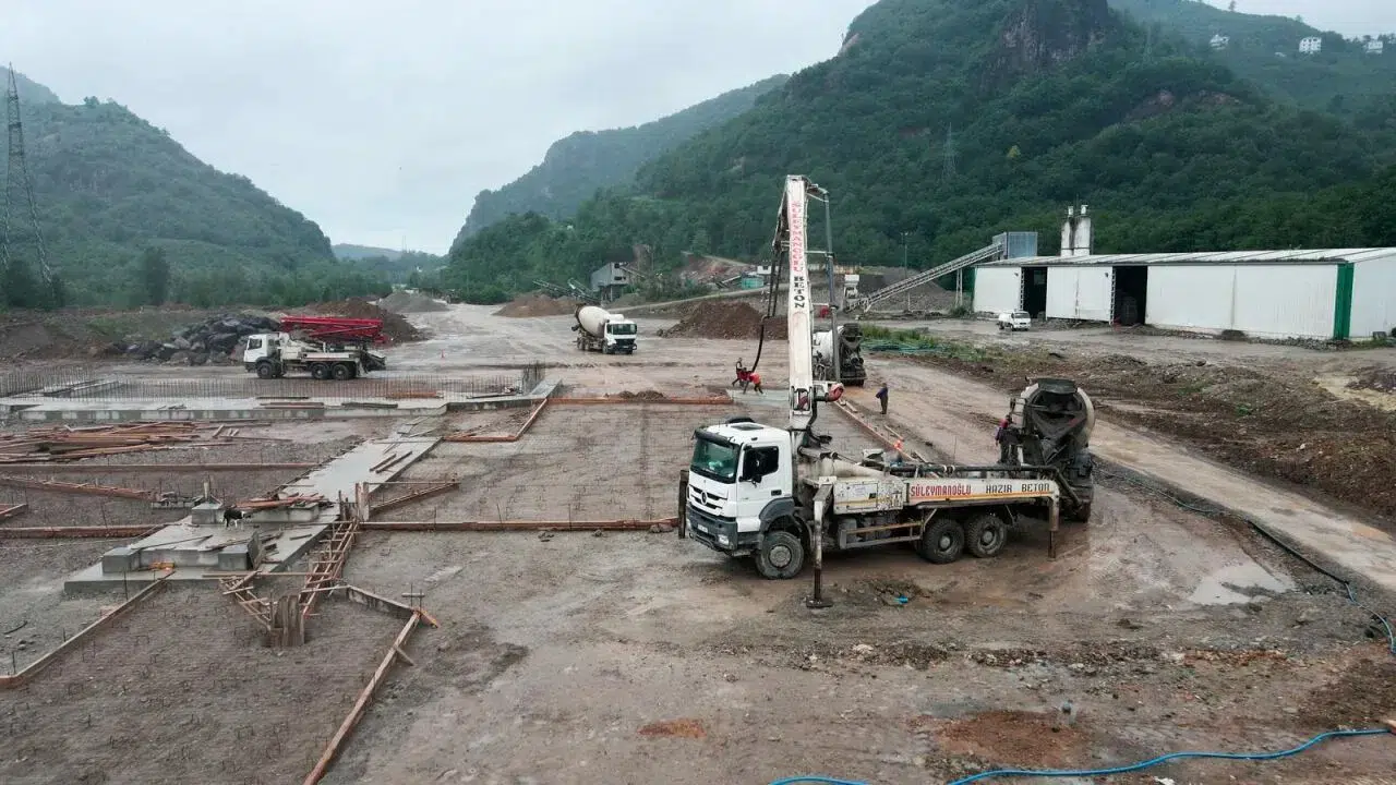 Giresun'da asfalt plenti tesisi kurulması çalışmaları devam ediyor