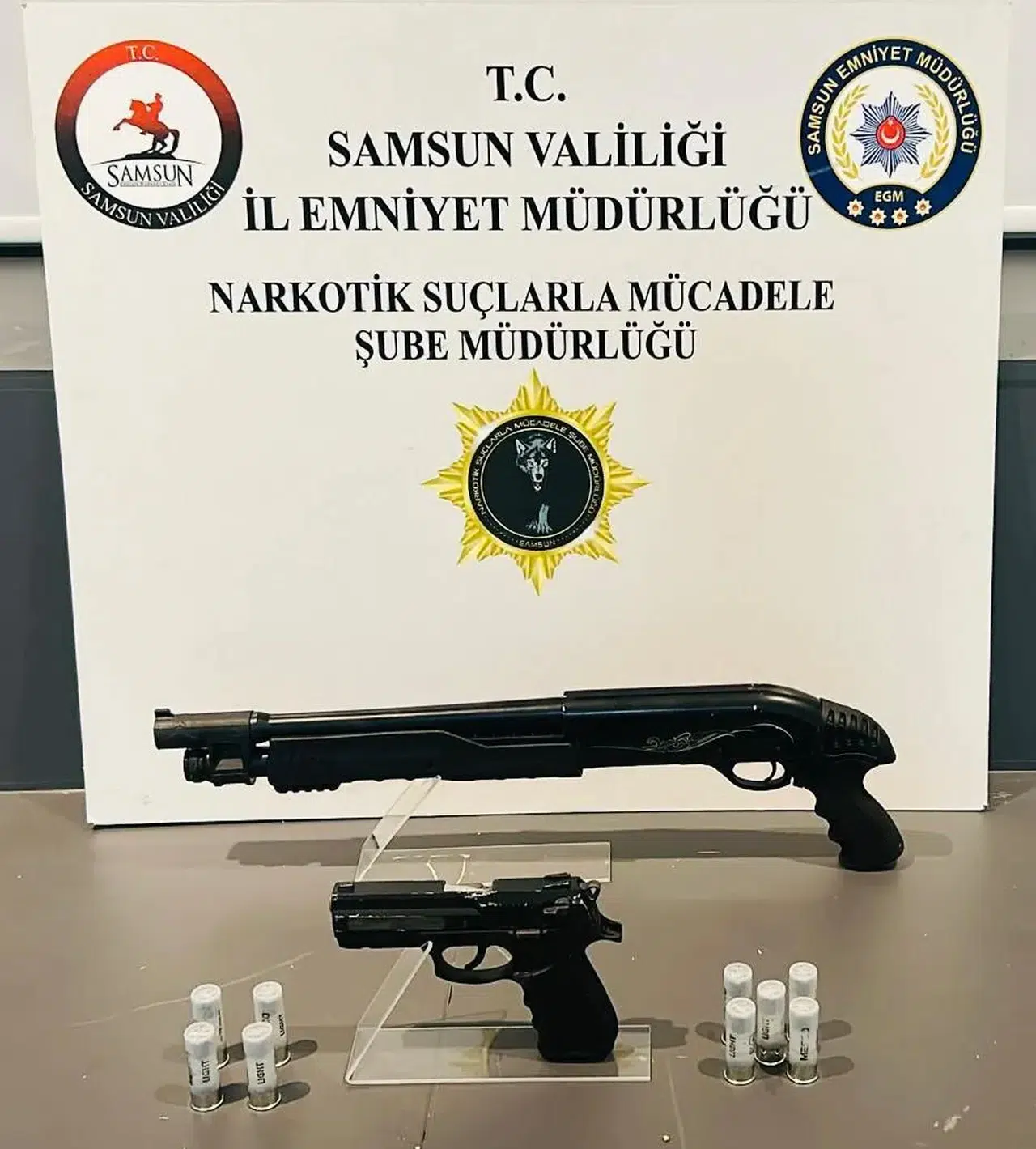 Samsun'da ruhsatsız silah ve uyuşturucu operasyonlarında 3 zanlı yakalandı