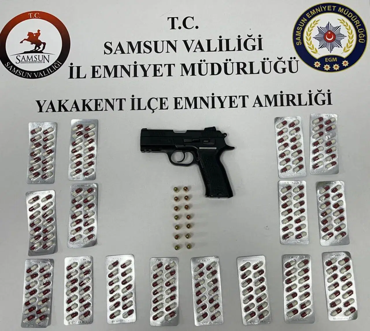 Samsun'da uyuşturucu ve ruhsatsız silah ele geçirildi