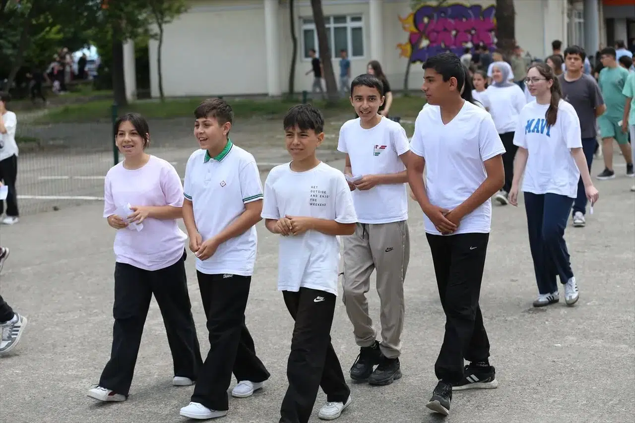Trabzon ve çevre illerinde LGS heyecanı yaşandı