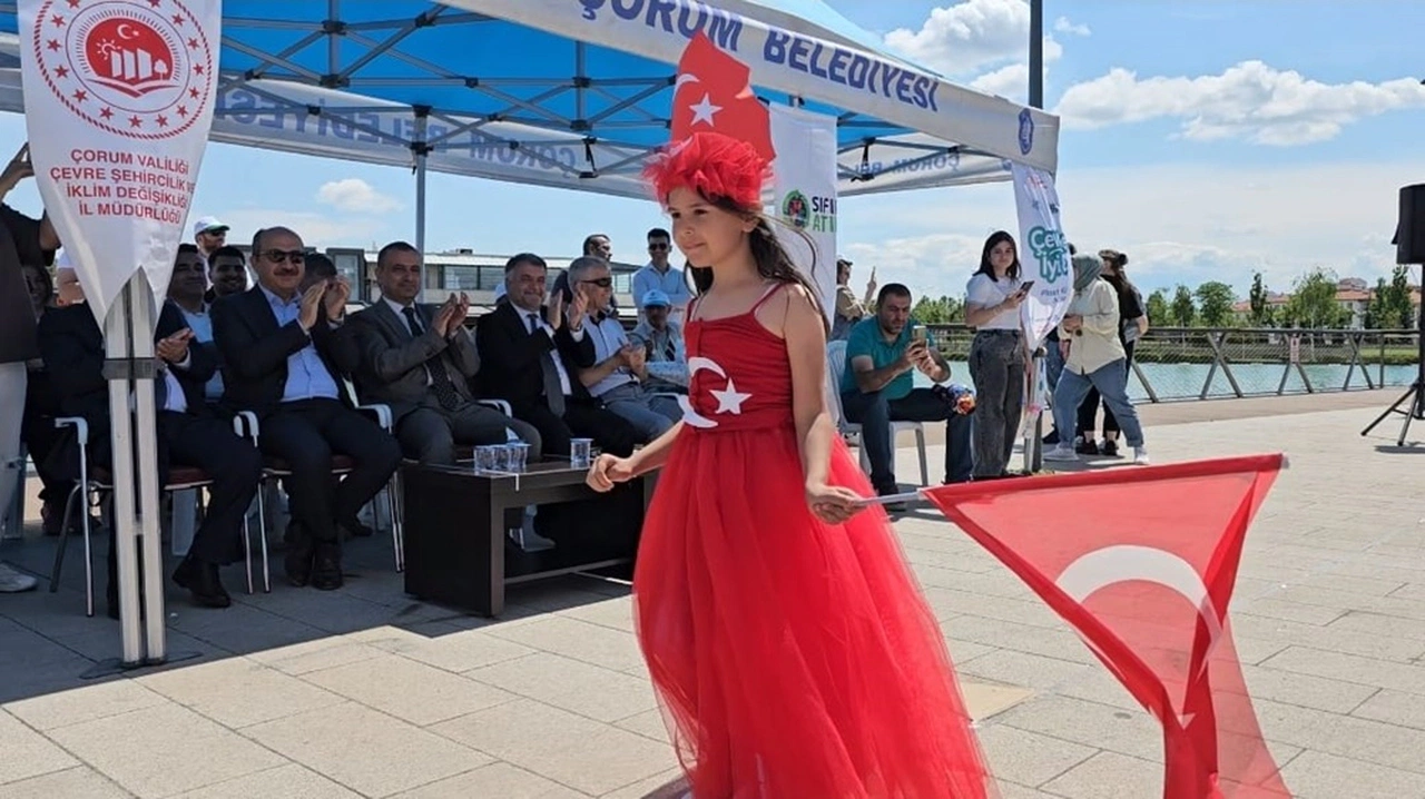 Atık Malzemelerle Defile