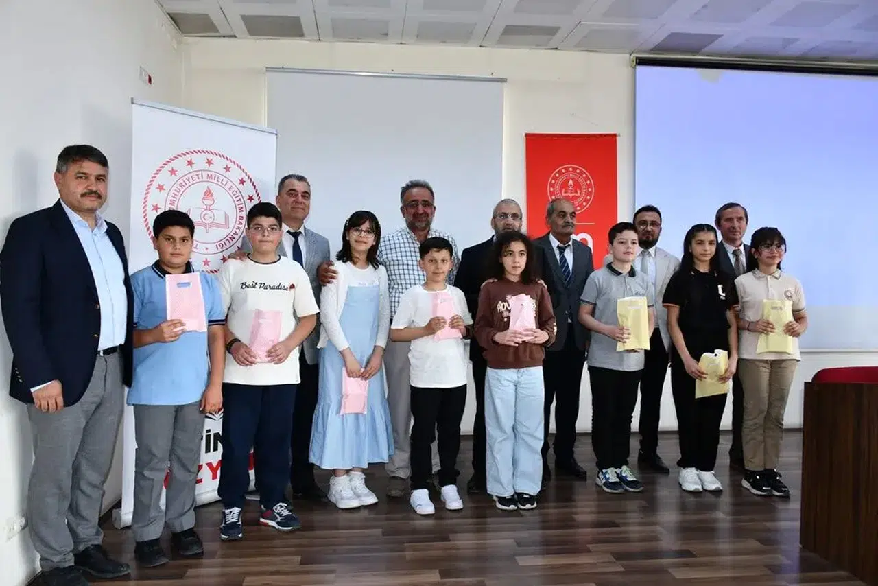 Bursluluk Sınavı Şampiyonları Ödüllendirildi